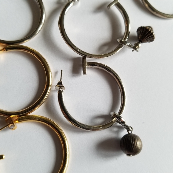 Lot of earrings charm holder six pairs gold tone and silver tone - Picture 15 of 16